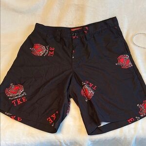 Sporty Black and Red Hybrid Shorts with Dynamic Design